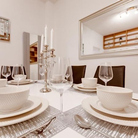 Exclusive Riverside Apartment In The Heart Of Prague Praga Exterior foto