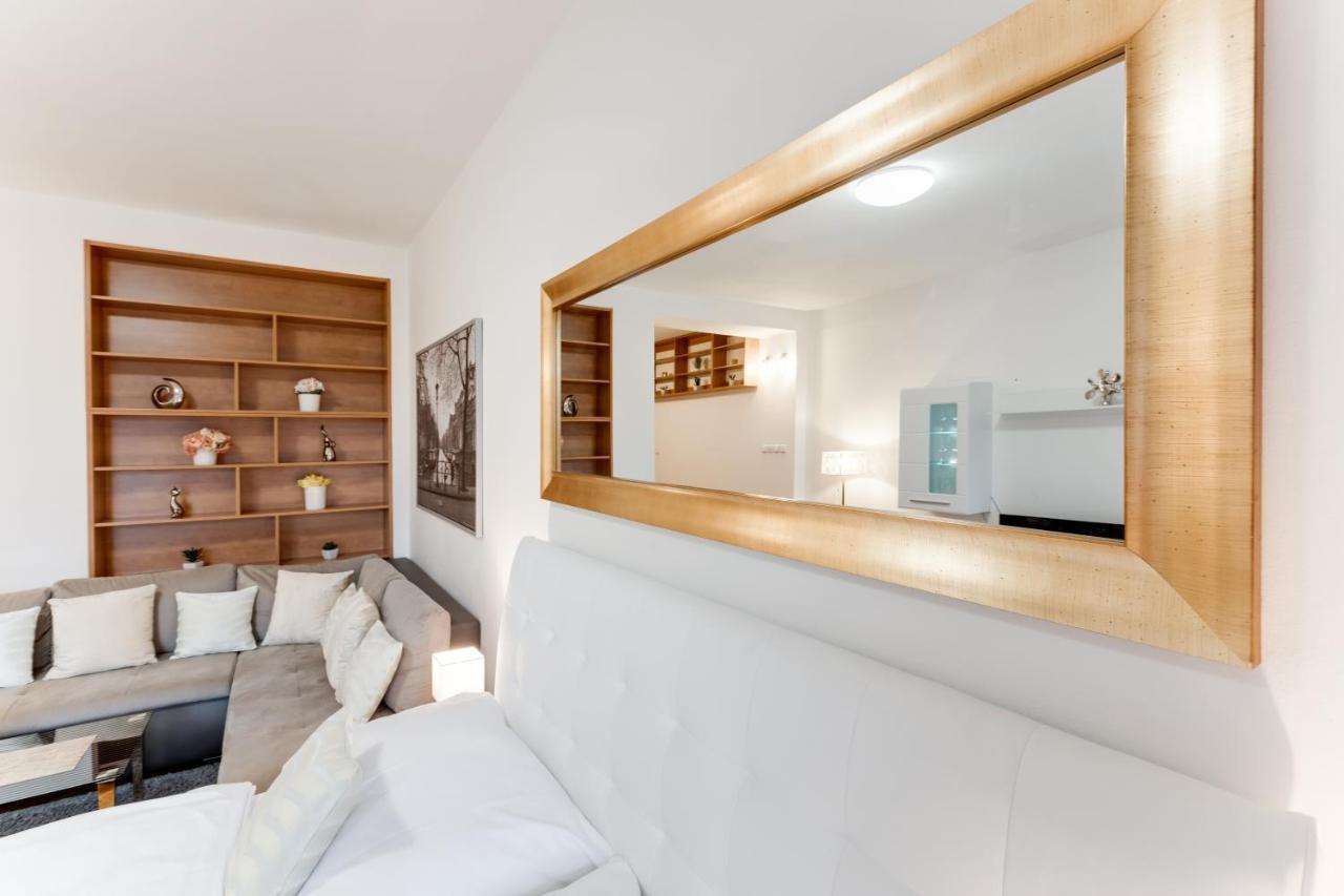 Exclusive Riverside Apartment In The Heart Of Prague Praga Exterior foto